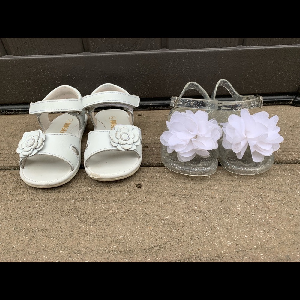 Girl’s White Sandals 👡